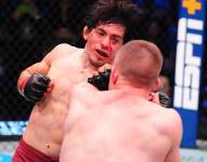 Adrián Luna Martinetti, ganó contrato y bono en la UFC.