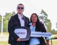 Daniel Noboa entregando Bono Raíces en Ambato .