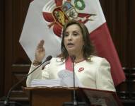 La presidenta de Perú, Dina Boluarte, habla en el Congreso este lunes en Lima (Perú).