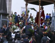 Quito.- Miles de fieles portando sus adornos de ramos se concentraron en las calles del centro de Quito.