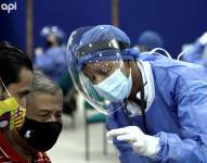 Mientras tanto continúa la tercera fase de vacunación en Ecuador. Durante agosto se priorizará la aplicación de segundas dosis. API/Archivo
