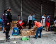 Solo entre este martes 17 y miércoles 18 de octubre, funcionarios municipales y policías ejecutaron operativos para recuperar el espacio público en Mucho Lote 2, la Bahía y el centro de la ciudad.