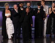 El actor británico Stephen Graham acepta el premio a la Mejor Serie Limitada o de Antología por “Adolescente” durante la 77.ª edición de los Premios Emmy.