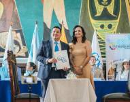 Alembert Vera y Marcela Aguiñaga en la sesión solemne del CPCCS por la fundación de Guayaquil.