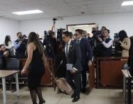 26 de agosto del 2025. En imagen, los abogados del exministro del correísmo, José Serrano.