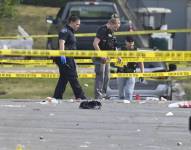 Policías investigando el tiroteo de Illinois, Estados Unidos.