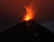 Expulsión de material incandescente.