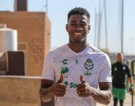 Félix Torres, zaguero central ecuatoriano en los entrenamientos de su club.