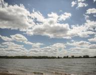 Cielos parcialmente nublados dominarán el panorama temporal en Ecuador.