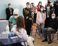 El vicepresidente Alfredo Borrero hizo el anuncio, tras vacunarse en el Colegio Benalcazar al norte de Quito. Vicepresidencia Ecuador.