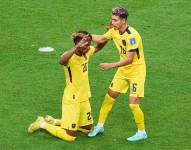 Kevin Rodríguez y Jeremy Sarmiento de Ecuador durante el partido Qatar vs. Ecuador, correspondiente al Grupo A del Mundial.