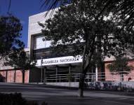 La puerta principal del Palacio Legislativo en Quito.