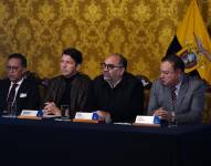 Ministros dan rueda de prensa sobre presunto caso de corrupción.