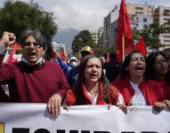 Los maestros de la UNE marcharon, el pasado 12 de mayo, hacia la Corte Constitucional donde se desarrolló la audiencia para declarar constitucional la LOEI.