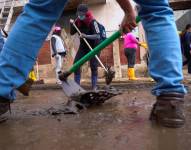 Quito 5 de febrero 2022. Gran minga de limpieza en el sector de la comuna y sector la gasca afectados por el deslave del pasado lunes.API / DANIEL MOLINEROS