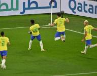 Doha (Qatar), 05/12/2022.- Vinicius Junior (2-L) of Brazil celebrates scoring the 1-0 goal during the FIFA World Cup 2022 round of 16 soccer match between Brazil and South Korea at Stadium 974 in Doha, Qatar, 05 December 2022. (Mundial de Fútbol, Brasil, Corea del Sur, Catar) EFE/EPA/Noushad Thekkayil