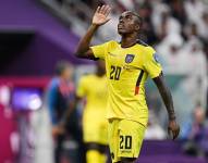 Jhegson Mendez de Ecuador durante el partido ante Qatar, correspondiente al Grupo A de la Copa del Mundo 2022.