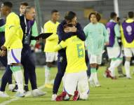 Los jugadores de Brasil festejan la clasificación al Mundial sub-20 de Indonesia tras vencer a Paraguay.