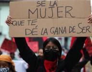 Colectivos feministas recorrieron las calles del centro de Quito por el Día Internacional de la Mujer.