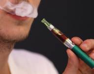 R.Unido.- Los cigarrillos electrónicos podrían servir para evitar ganar peso cuando se deja de fumar (Foto de ARCHIVO)31/8/2017