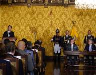 El nuevo ministro de Gobierno, Henry Cucalón, durante su discurso en el salón amarillo de Carondelet.