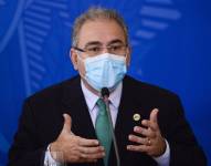 Ministro de Salud de Brasil, Marcelo Queiroga, habla durante una conferencia de prensa después de una reunión del Comité Nacional de Lucha contra la Pandemia de la Corona.