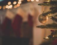 El espíritu navideño nos rebasa e iluminamos nuestras casas con muchos focos de colores, en las salas se coloca un árbol muy llamativo, entre otras decoraciones que podrían llegar a convertirse en una calamidad si no prevemos accidentes.