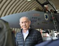 El primer ministro israelí, Benjamín Netanyahu, visita la base aérea de Tel Nof,