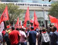 Plantón en los exteriores de la Corte Constitucional.