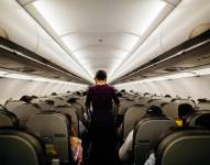 Imagen referencial, Azafata despedida.