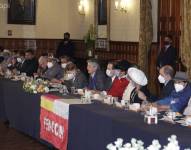 Reunión entre la Confederación Ecuatoriana de Nacionalidades y Organizaciones Campesinas, Indígenas y Negras (Fenocin) y el presidente de Ecuador, Guillermo Lasso. API