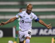 Carlos Sánchez, volante del Santos.