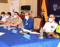 Esa medida la anunció el gobernador del Guayas, Vicente Taiano, quien ha dispuesto los controles con mil uniformados de la fuerza pública. Gobernación Guayas.