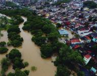 Esta toma aérea muestra inundaciones provocadas por intensas lluvias en la ciudad de Itapetinga, en el sur del estado de Bahía, el domingo 26 de diciembre de 2021, en Brasil. (AP Foto/Manuella Luana)