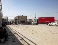 Personas esperando ayuda humanitaria