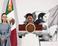 La consejera jurídica de la Presidencia, Ernestina Godoy, habla durante una rueda de prensa este lunes, en Palacio Nacional,en Ciudad de México (México).