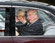 Imagen referencial del rey Carlos junto con la reina Camilla.