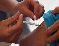 Imagen referencial para graficar una vacunación en Ecuador.