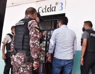 Un guía penitenciario fue detenido al intentar ingresar cocaína a la cárcel de Guayaquil.