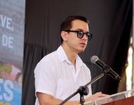 Daniel Noboa durante un evento de agua potable en Salinas