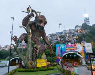Colectivo impulsó acción para concienciar sobre desechos en el mar en Guayaquil.