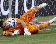 Sergio Romero, portero de Boca, detiene un balón en la serie de penales contra el Palmeiras