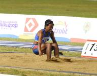 La atleta cubana-ecuatoriana se impuso con su segundo salto de 13.57 metros.