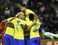 Jugadores de Brasil celebrando uno de sus 3 goles.