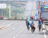 Cierre de las vías en el cantón Antonio Ante, afectado por las manifestaciones por la eliminación del subsidio al diésel.