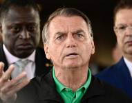 El expresidente brasileño Jair Bolsonaro comparece ante la prensa en el Senado Federal en Brasilia el 17 de julio de 2025.