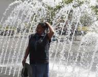 Foto de registro de mujer con calor en Quito.