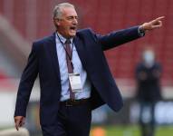 El entrenador argentino durante el compromiso por eliminatorias.