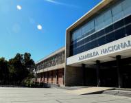 La puerta principal del edificio de la Asamblea Nacional, en Quito.