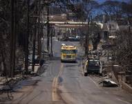 Un camión de bomberos en la ciudad de Lahaina, Hawái.